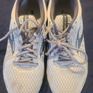 Brooks Adrenaline 21 size 11 womens running shoes  gray/aqua
